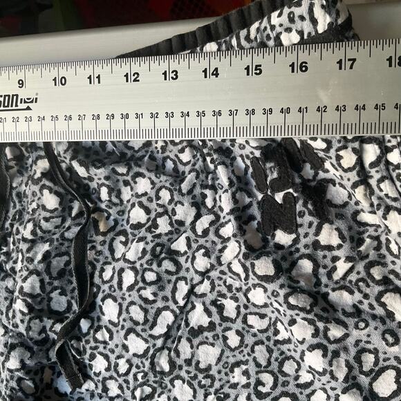 DKNY Women’s Casual Pants size XL Leopard Gray & White - Picture 2 of 8